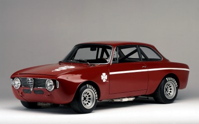 Alfa Romeo Giulia GTA: Λιγότερο, άρα περισσότερο