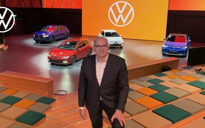 Η Volkswagen έστησε το περίπτερο της Γενεύης στο Wolfsburg! (vid)