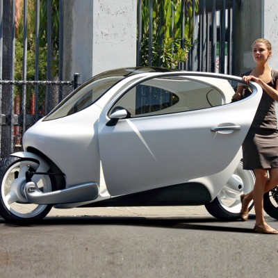 5 μοτο-αυτοκίνητα που θα θέλαμε να οδηγούμε