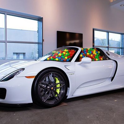 Πόσες μπάλες χωράει η Porsche 918 Spyder;