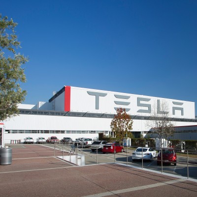 Όλο το παρασκήνιο του ερχομού της Tesla στην Ελλάδα