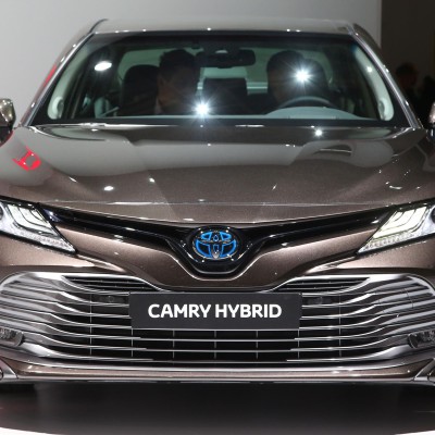 Το υβριδικό Camry αντικαθιστά το Toyota Avensis