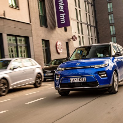 ΟΔΗΓΟΥΜΕ στη Γερμανία το νέο Kia e-Soul