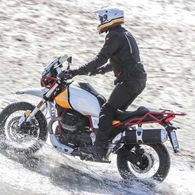 Διαθέσιμη η νέα Moto Guzzi V85 TT από 11.800 ευρώ