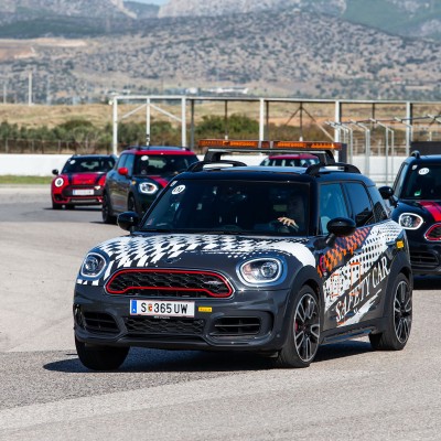 Τα MINI John Cooper Works στην πίστα των Μεγάρων