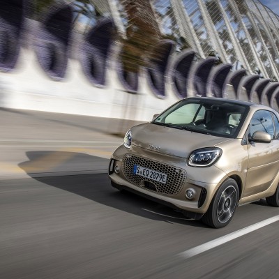 Οδηγούμε τα νέα ηλεκτρικά smart EQ