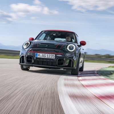 Το MINI John Cooper Works φρεσκάρεται για το 2022