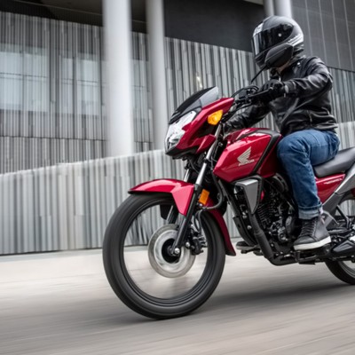 Οδήγηση δίκυκλου με δίπλωμα αυτοκινήτου: Όλη η διαδικασία, οι προϋποθέσεις και το κόστος