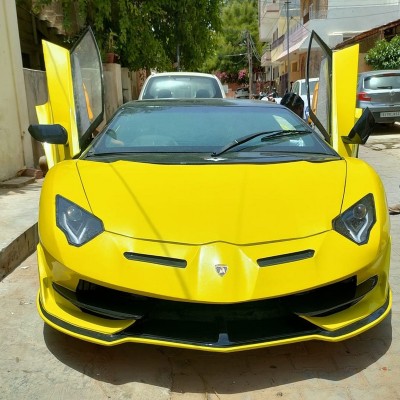 Μάντεψε τι αυτοκίνητο κρύβεται κάτω από αυτή την ψεύτικη Lamborghini