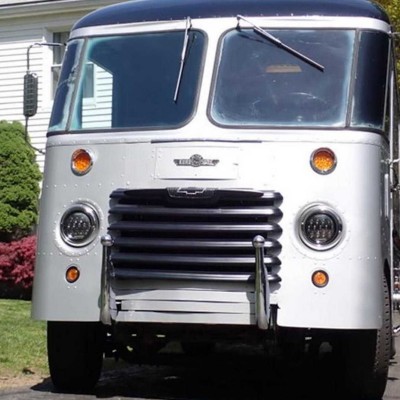 Θα έδινες 35.000 ευρώ για αυτό το αλουμινένιο vintage τροχόσπιτο; [Video]