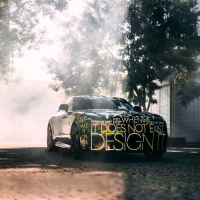 Τι σχέση έχει η πρώτη αμιγώς ηλεκτροκίνητη Rolls-Royce με τον James Bond;