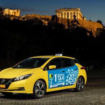 Γιατί είναι χλιαρό το ενδιαφέρον για ηλεκτρικά ταξί - Τι μας είπαν οι επαγγελματίες