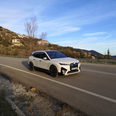 Οδοιποιρικό: Δωρεάν διακοπές στην Αράχωβα με BMW iX40