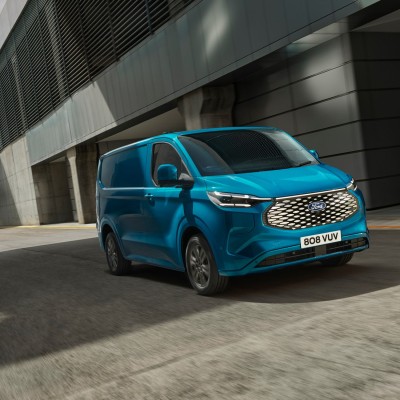 Εκθαμβωτική εμφάνιση για το νέο Ford E-Transit Custom [video]