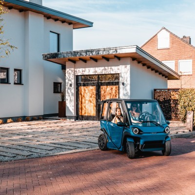 Squad: To micro car που φορτίζει από τον ήλιο [video]