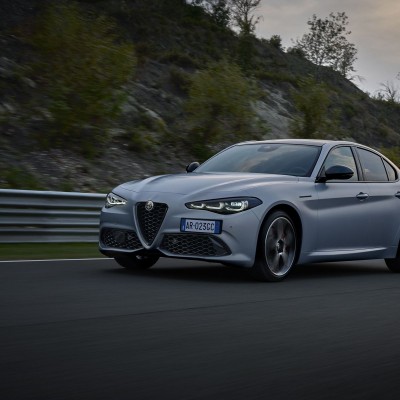 Δοκιμή Alfa Romeo Giulia Competizione 2.0T Q4 280 PS: Couple goals