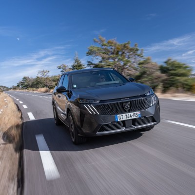 Δοκιμή Peugeot E-3008 210 PS 73 kWh: Το καλό σερβίτσιο