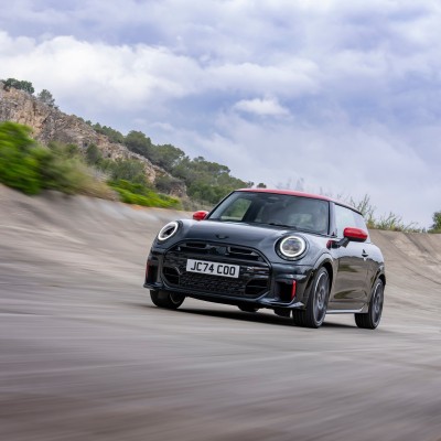 Στην Ελλάδα το νέο MINI Cooper JCW: Με 231 ίππους και 6,1 για το 0-100 km/h!