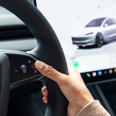 Έβγαλε τιμή στην Ελλάδα το φθηνότερο Tesla που ήρθε ποτέ – Δείτε ποιο είναι και πόσο κάνει