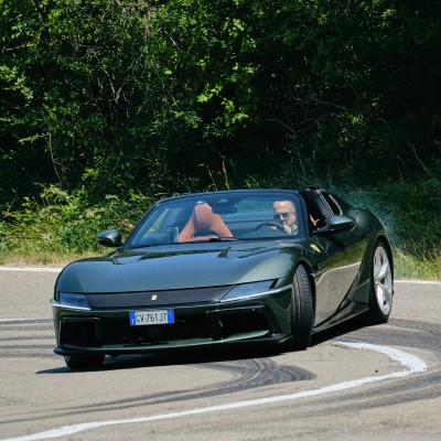 Οδηγούμε τη Ferrari 12Cilindri: Die Hard