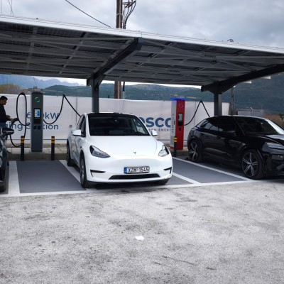 Ο ισχυρότερος φορτιστής στην Ελλάδα – 600 kW σε περιοχή-έκπληξη