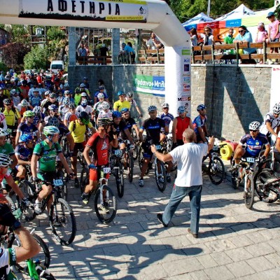 Ποδήλατο στα έλατα και μετά τσίπουρα και παραδοσιακές πίτες