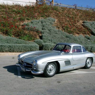 ΟΔΗΓΟΥΜΕ Mercedes-Benz 300SL (W198): Αρχέτυπο supercar