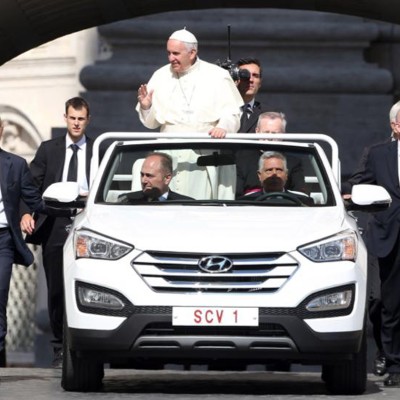 Μοναδικό Hyundai Santa Fe για τον Πάπα