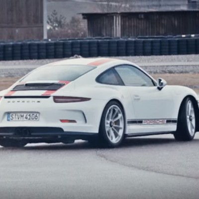 H Porsche 911 R σε κάνει… «μάγκα» (video)