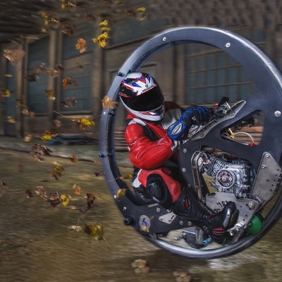 Ρεκόρ ταχύτητα με μονόκυκλη μοτοσικλέτα (video)