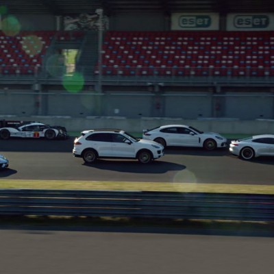 Porsche: Η δύναμη του ηλεκτρισμού (video)