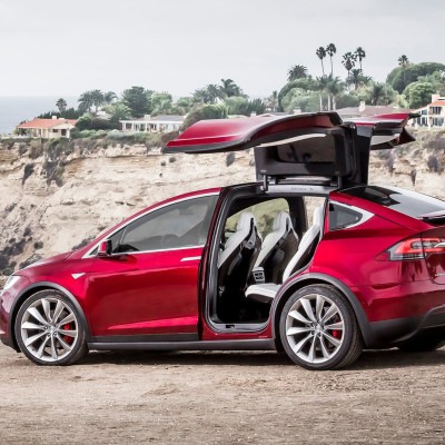 «Γυμναστικές επιδείξεις» από 100 Model X (video)