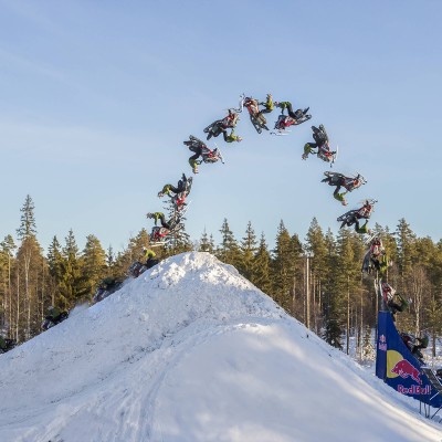 Η πρώτη διπλή περιστροφή με snowmobile! (vid)