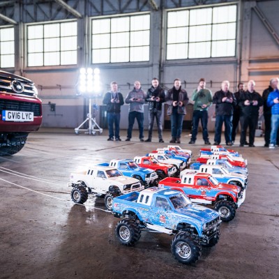 Πόσα τηλεκατευθυνόμενα μπορούν να έλξουν ένα Toyota Hilux; (vid)