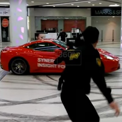Με Ferrari California σε εμπορικό κέντρο... στη Ρωσία (video)
