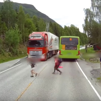 Αντανακλαστικά και συστήματα ασφαλείας σώζουν… και παιδιά! (vid)