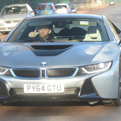 Έχασε το δίπλωμά του και τώρα πουλά το BMW i8!