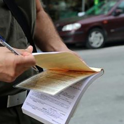 Μπακογιάννης: Ο νόμος μας επιβάλλει να στέλνουμε τις παλιές κλήσεις για παράνομη στάθμευση