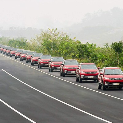 Η μεγαλύτερη παρέλαση αυτόνομων αυτοκινήτων στον κόσμο (video)