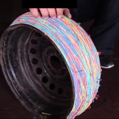 25.000 λαστιχάκια αντί για ένα… ελαστικό (video)