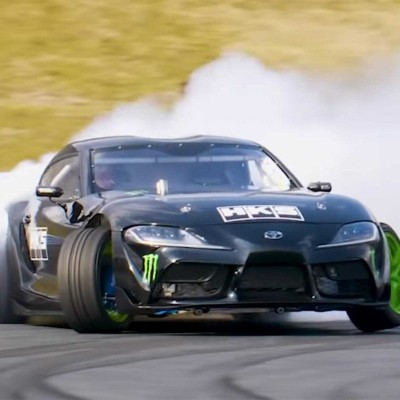 Μια υπερβελτιωμένη Supra GR «οργιάζει στο πλάι» (video)