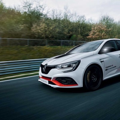 Το Megane RS κατέβασε το Type R από τον θρόνο του (video)