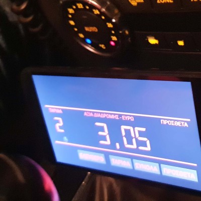 Οδηγοί ταξί έβαλαν κινητό αντί για ταξίμετρο!