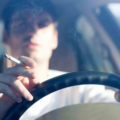Κάπνισμα στο αυτοκίνητο: Όσα αναφέρει η νέα εγκύκλιος