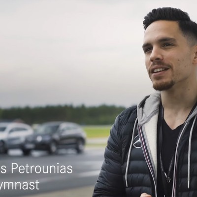 Πώς περιγράφει ο Πετρούνιας τη Mercedes-Benz EQC με μία λέξη; (video)