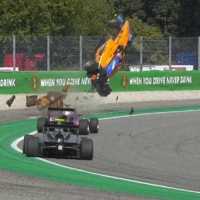 Πάτησε σε kerb και απογειώθηκε! (vid)