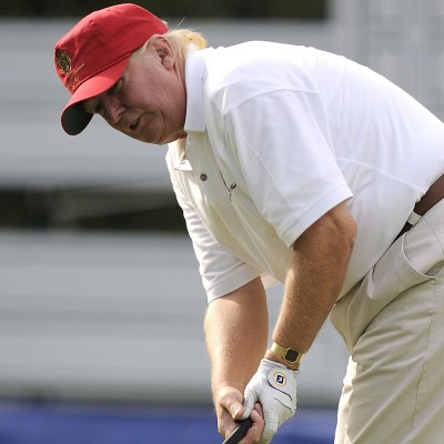 “Μπούκαρε” στο γήπεδο γκολφ του Donald Trump και έκανε donuts!