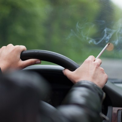 Ποιο είναι το πρόστιμο για το κάπνισμα μέσα στο αυτοκίνητο;