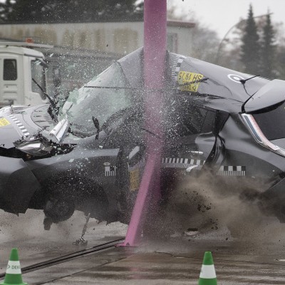 Πόσο ασφαλές είναι ένα ηλεκτρικό αυτοκίνητο; (vid)