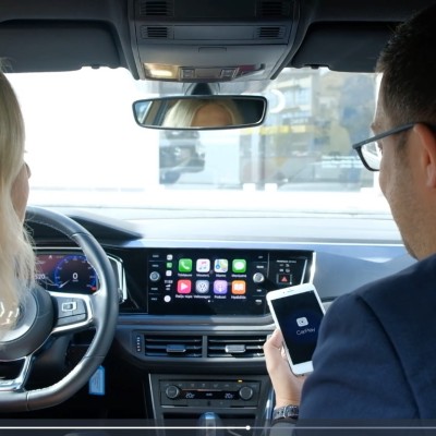 Πώς και γιατί να συνδέσω το κινητό μου στην οθόνη του Polo; (Video)